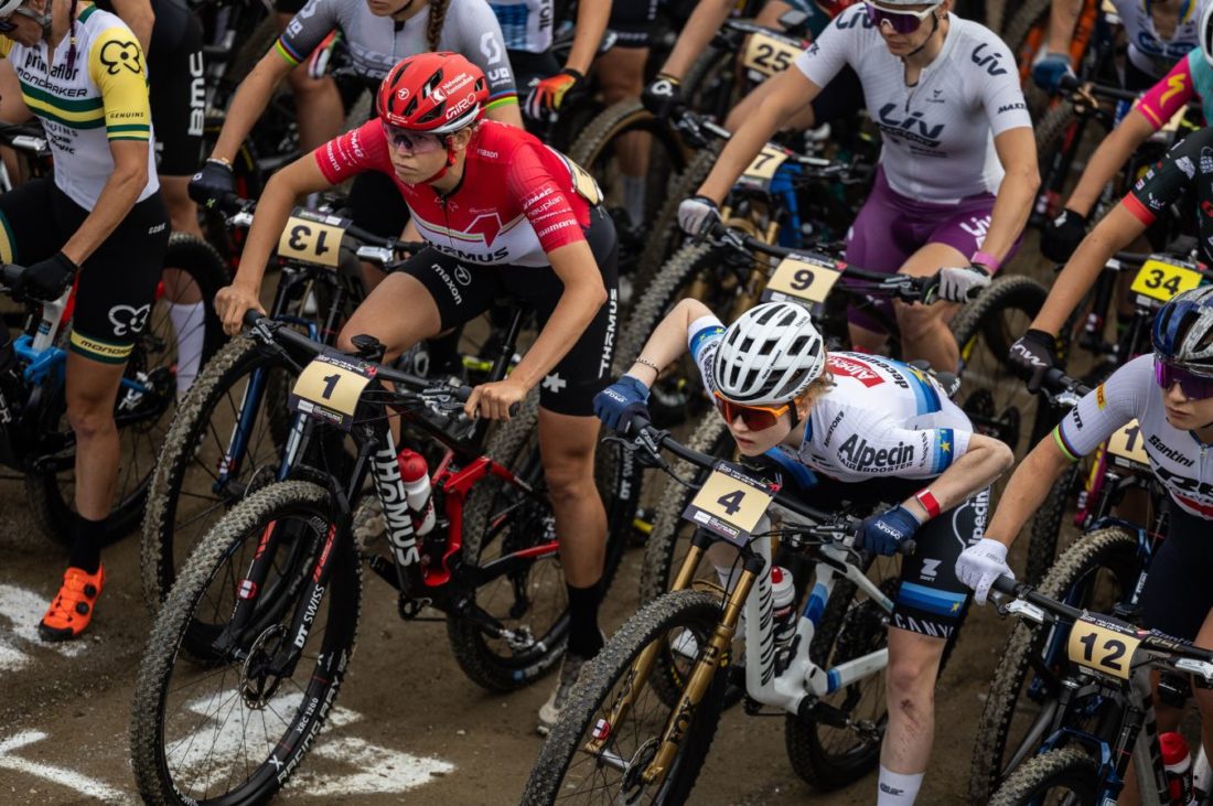 Concentração à espera da largada, para a etapa de Les Gets da Copa do Mundo de MTB XCO