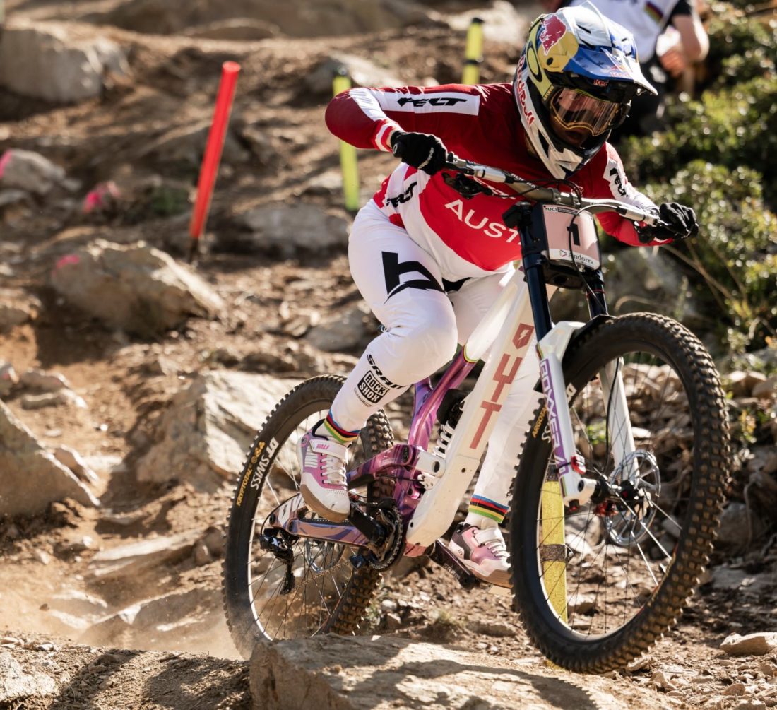 Valentina Höll conquista o tricampeonato de downhill em Pal Arinsal - foto: Bartek Wolinski/Red Bull Content Pool
