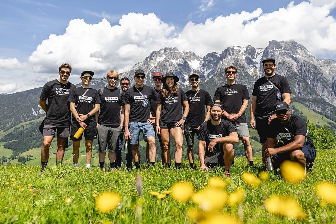 Pilotos e staff da Dorval AM Commencal em busca de uma nova equipe para a temporada 2025 - foto: Jey Crunch