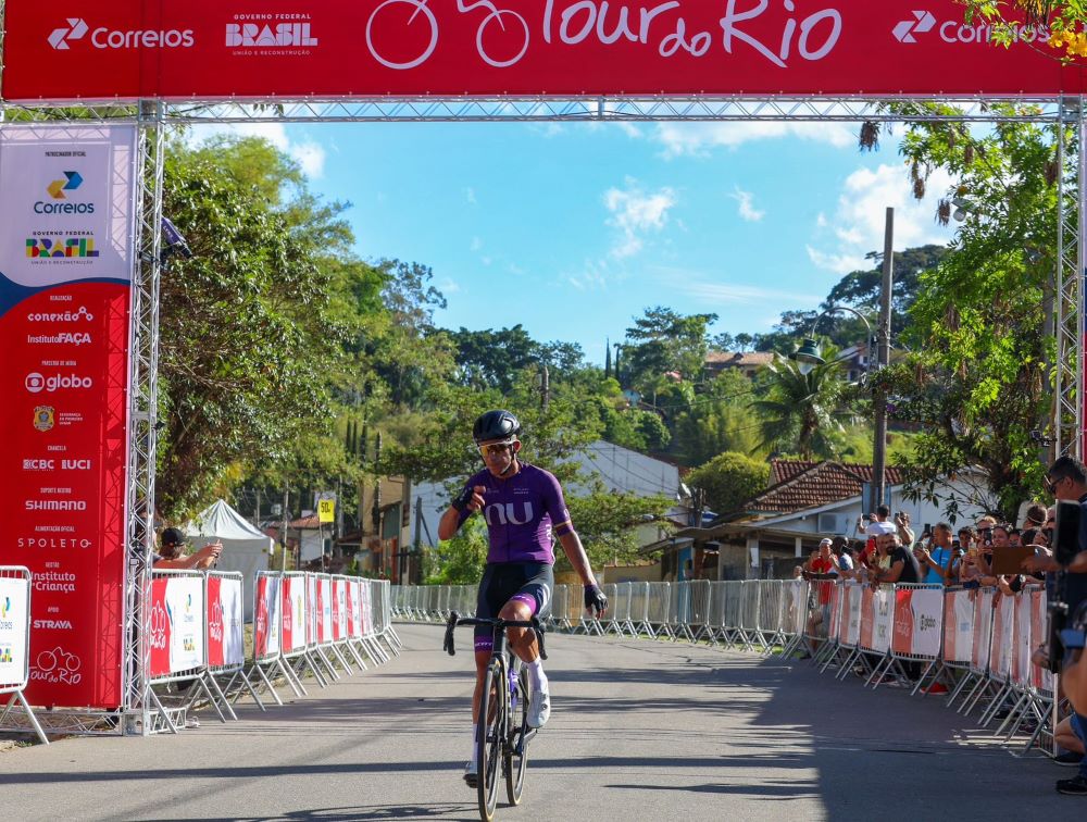 Com a fuga da fuga, Sergio Henao vence a primeira etapa do Tour do Rio