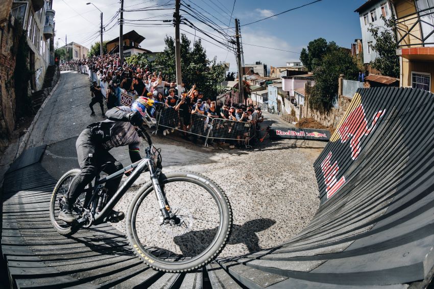 REDBULL VALPARAÍSO CERRO ABAJO: SLAVÍK VENCE PELA 4ª VEZ E LUCAS